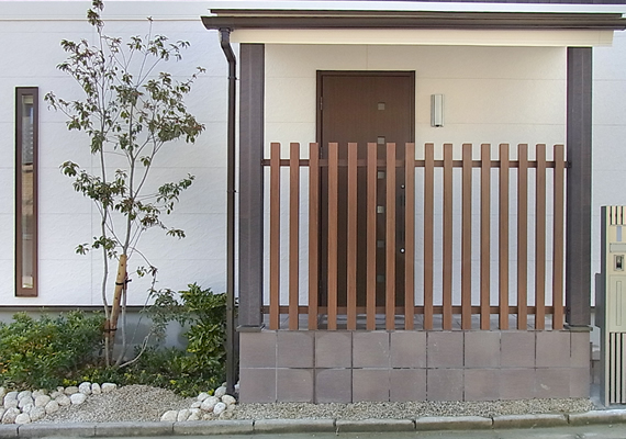新しい感覚の日本家屋。限られた敷地にも存在感を出しています。